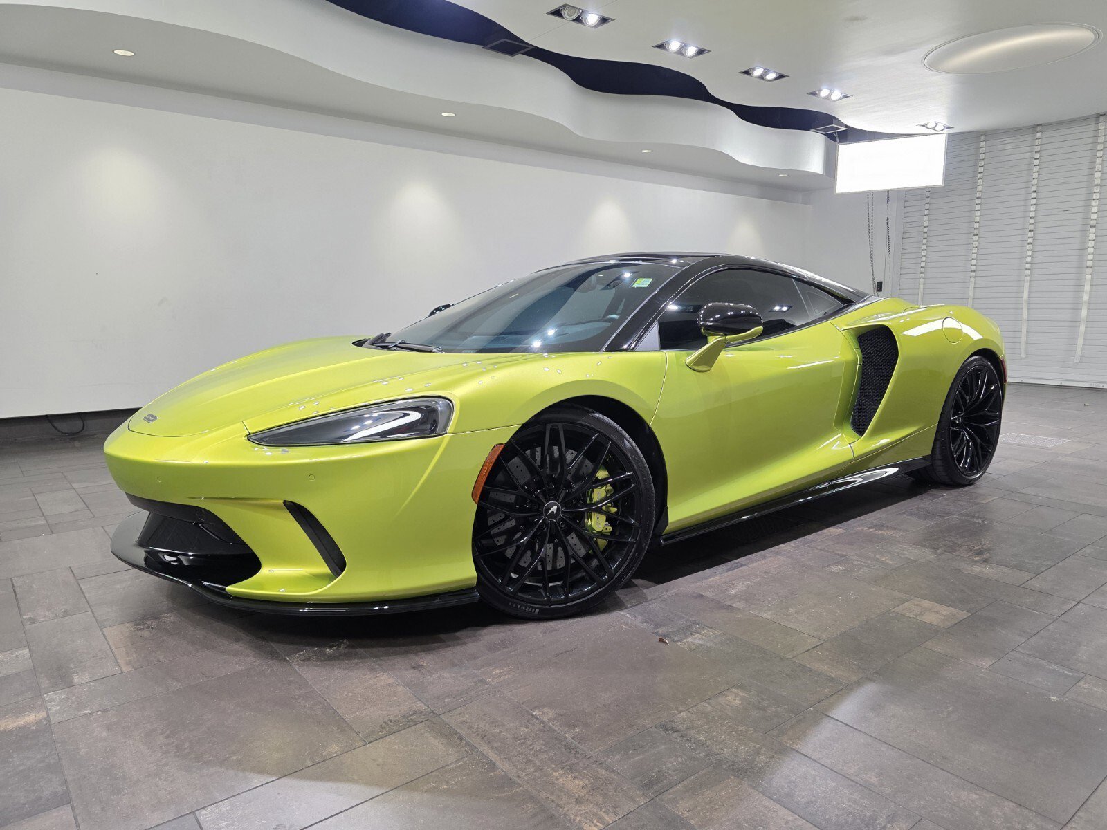 Used 2022 Flux Green McLaren  image 1