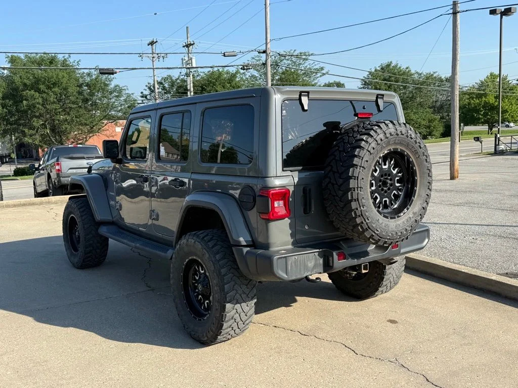Used 2019 Gray Jeep Unlimited Sahara image 8
