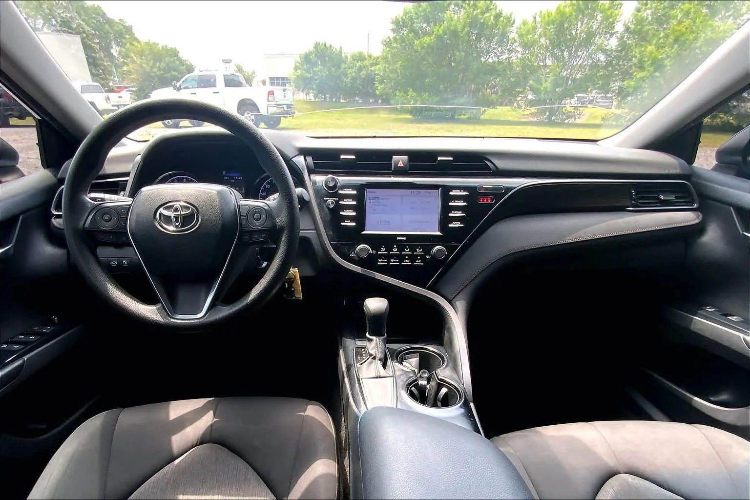 2020 Toyota Camry LE - Photo 16