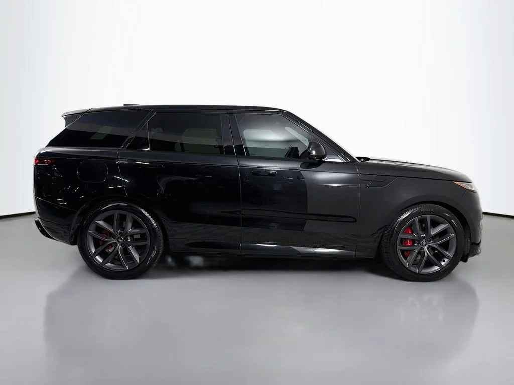 Used 2024 Black Land Rover Dynamic SE image 4