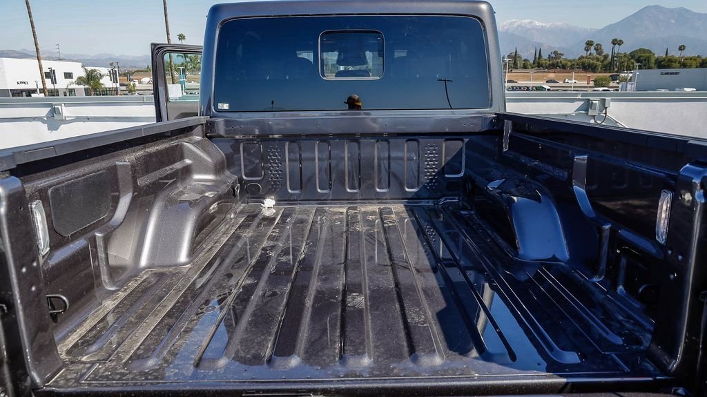 New 2026 Granite Crystal Metallic Clearcoat Jeep Shadow Ops image 31