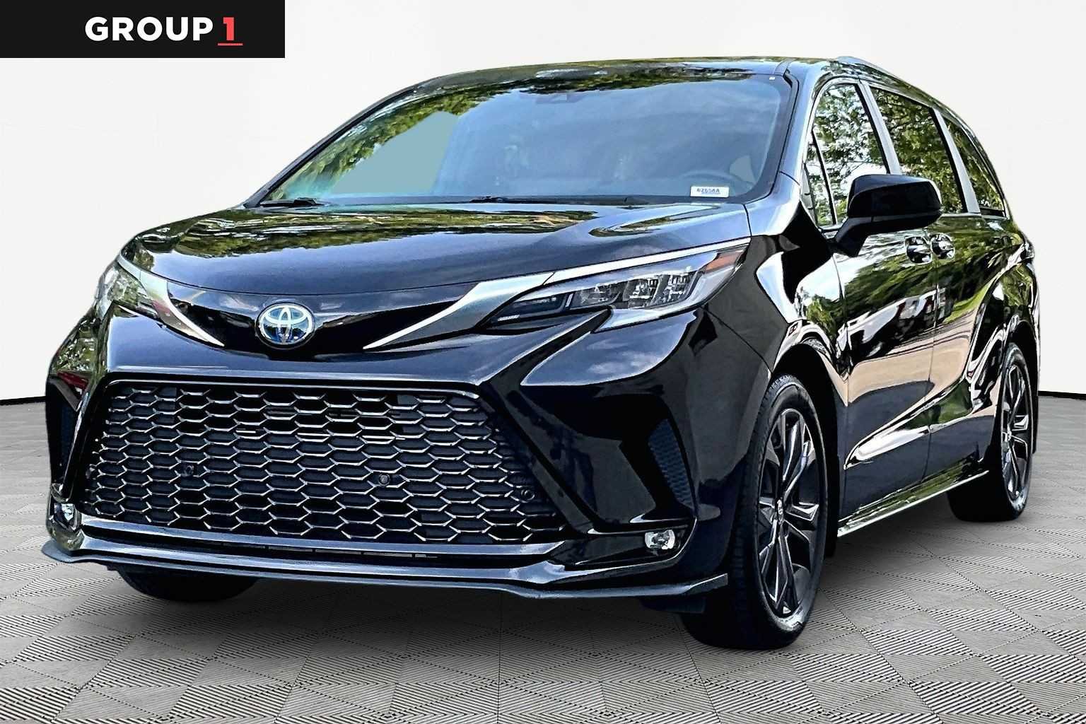 2024 Toyota Sienna XSE 7-Passenger Hybrid FWD's photo
