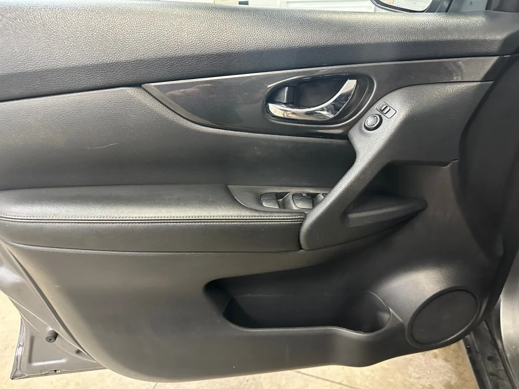 2019 Nissan Rogue SV - Photo 7