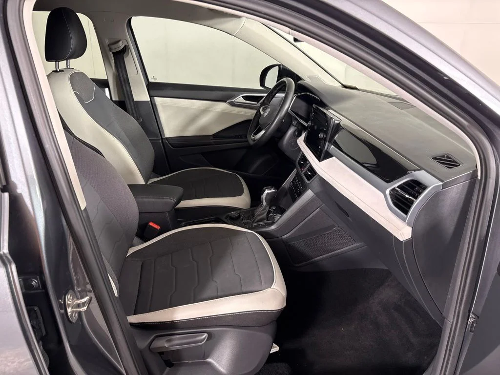 Used 2025 Gray Volkswagen 1.5T SE image 13