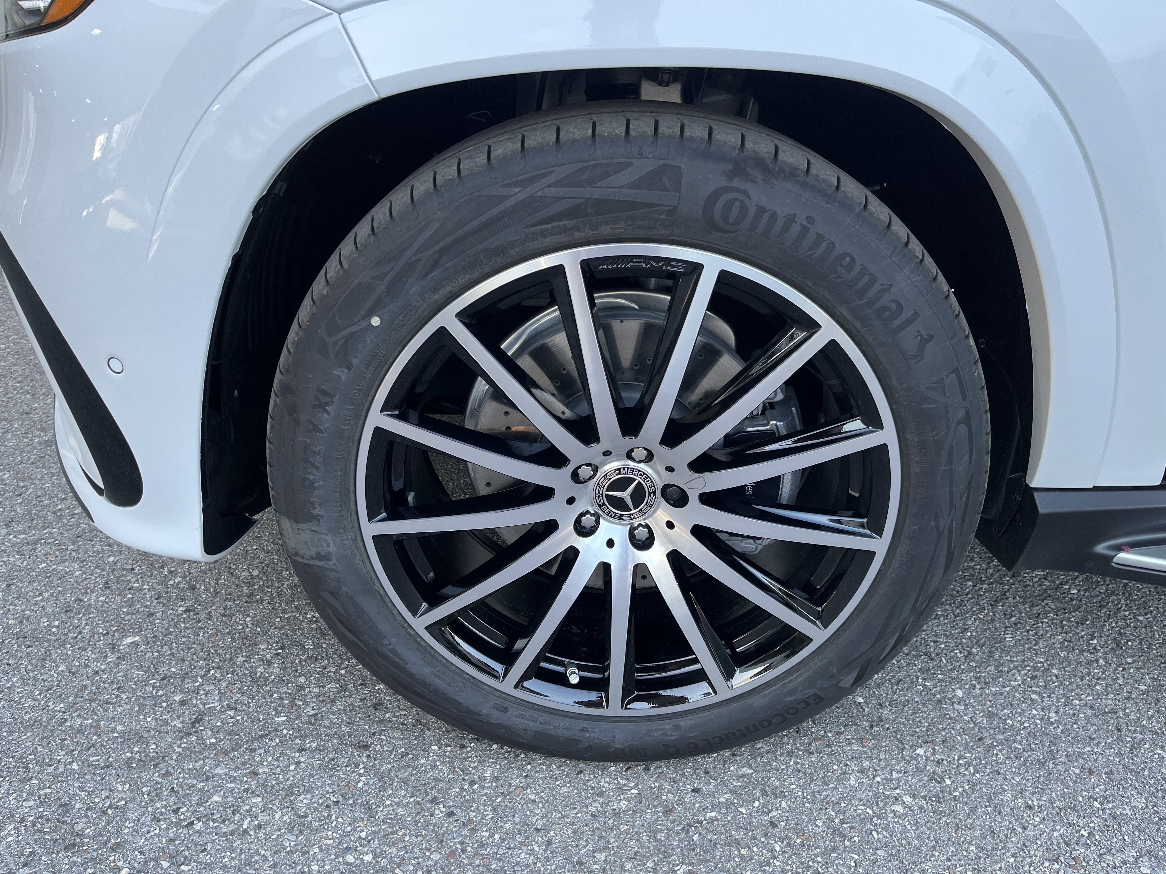 New 2026 MANUFAKTUR Moonlight White Metallic Mercedes-Benz GLS 580 image 11