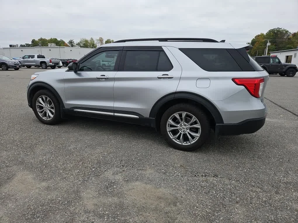 Used 2022 Iconic Silver Metallic Ford XLT image 3