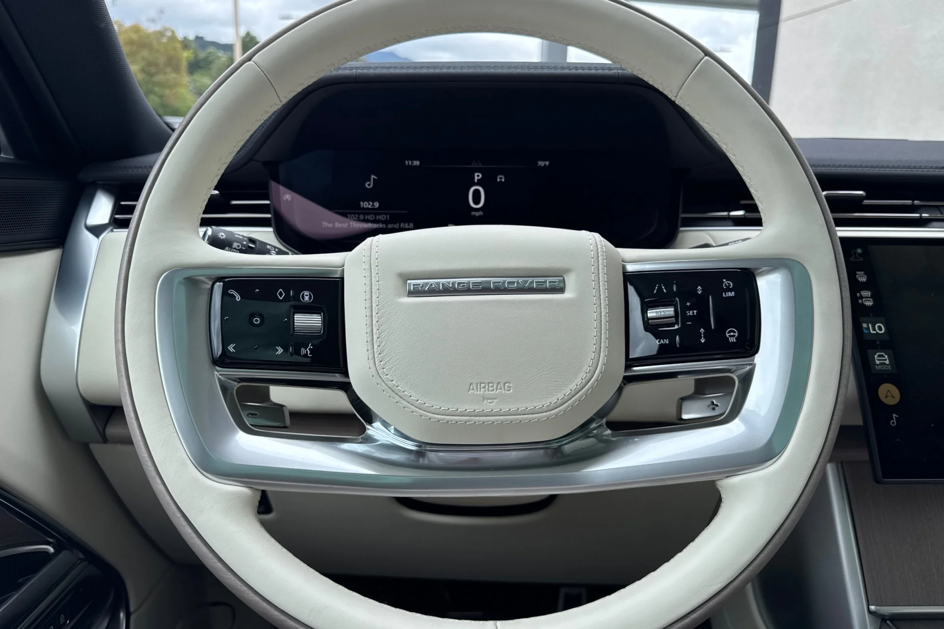 New 2026 Belgravia Green Land Rover SE image 26