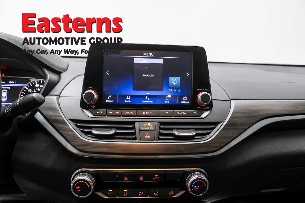 Used 2024 White Nissan 2.5 SV image 12