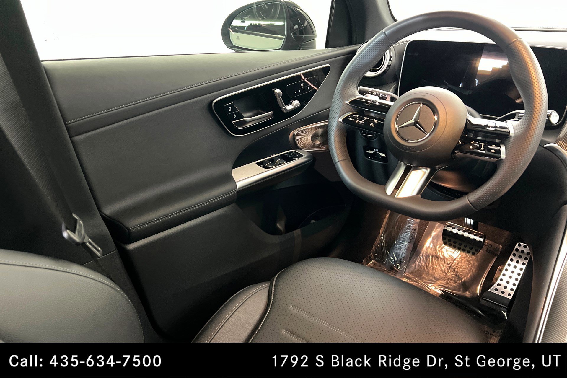Certified Used 2026 MANUFAKTUR Alpine Grey Mercedes-Benz GLC 300 image 12