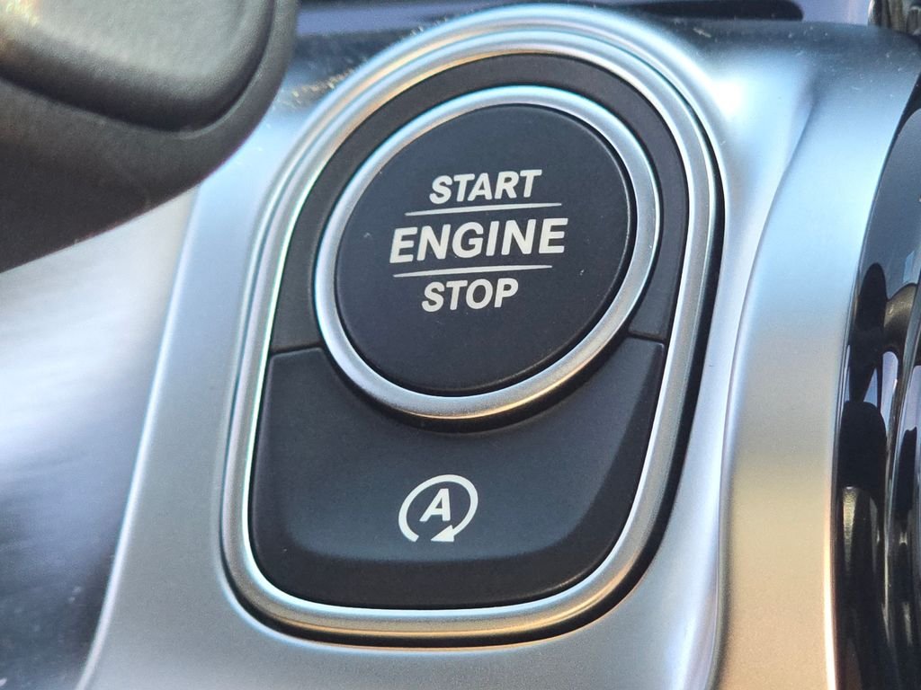 New 2026 Polar White Mercedes-Benz GLB 250 image 35