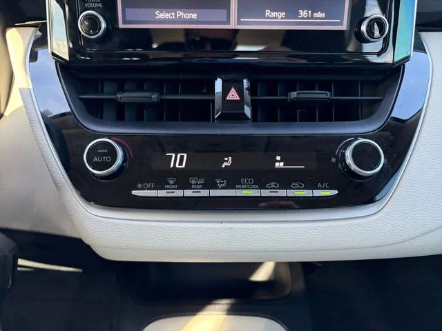 Used 2020  Toyota LE image 17