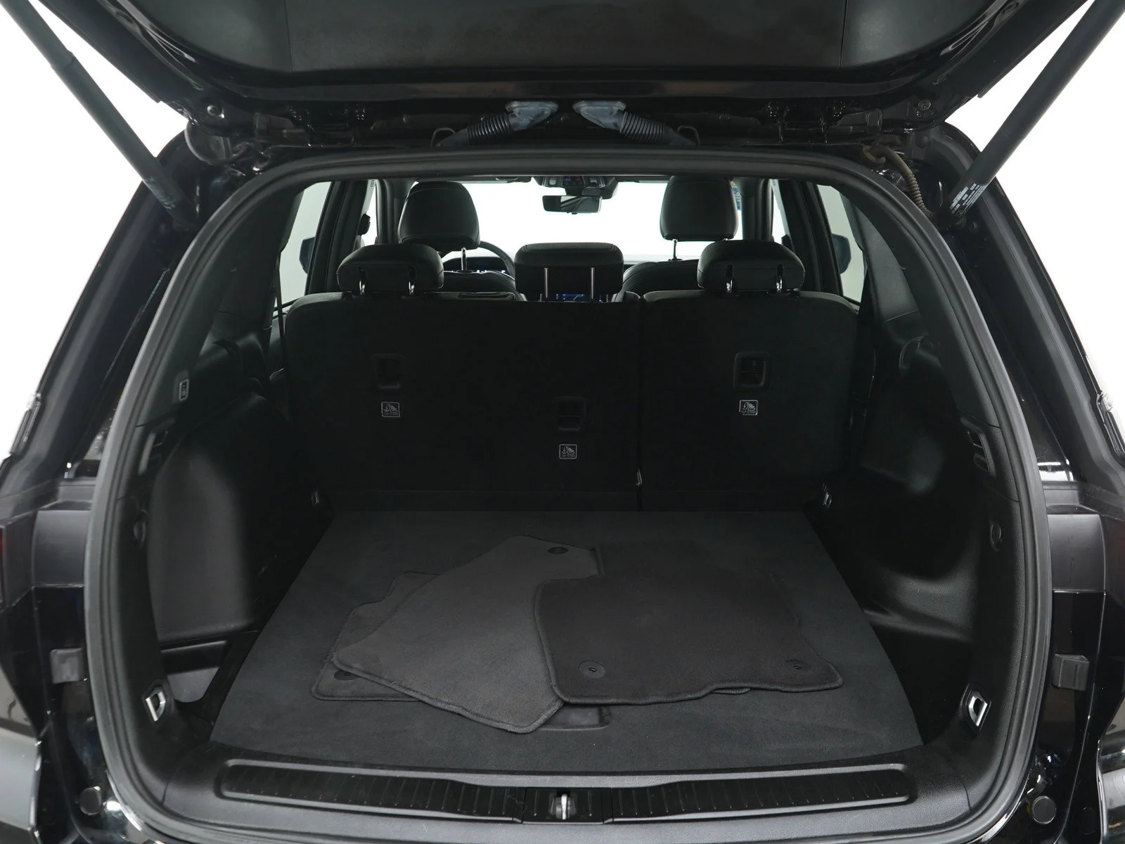Used 2024 Diamond Black Crystal Pearlcoat Jeep Limited image 9