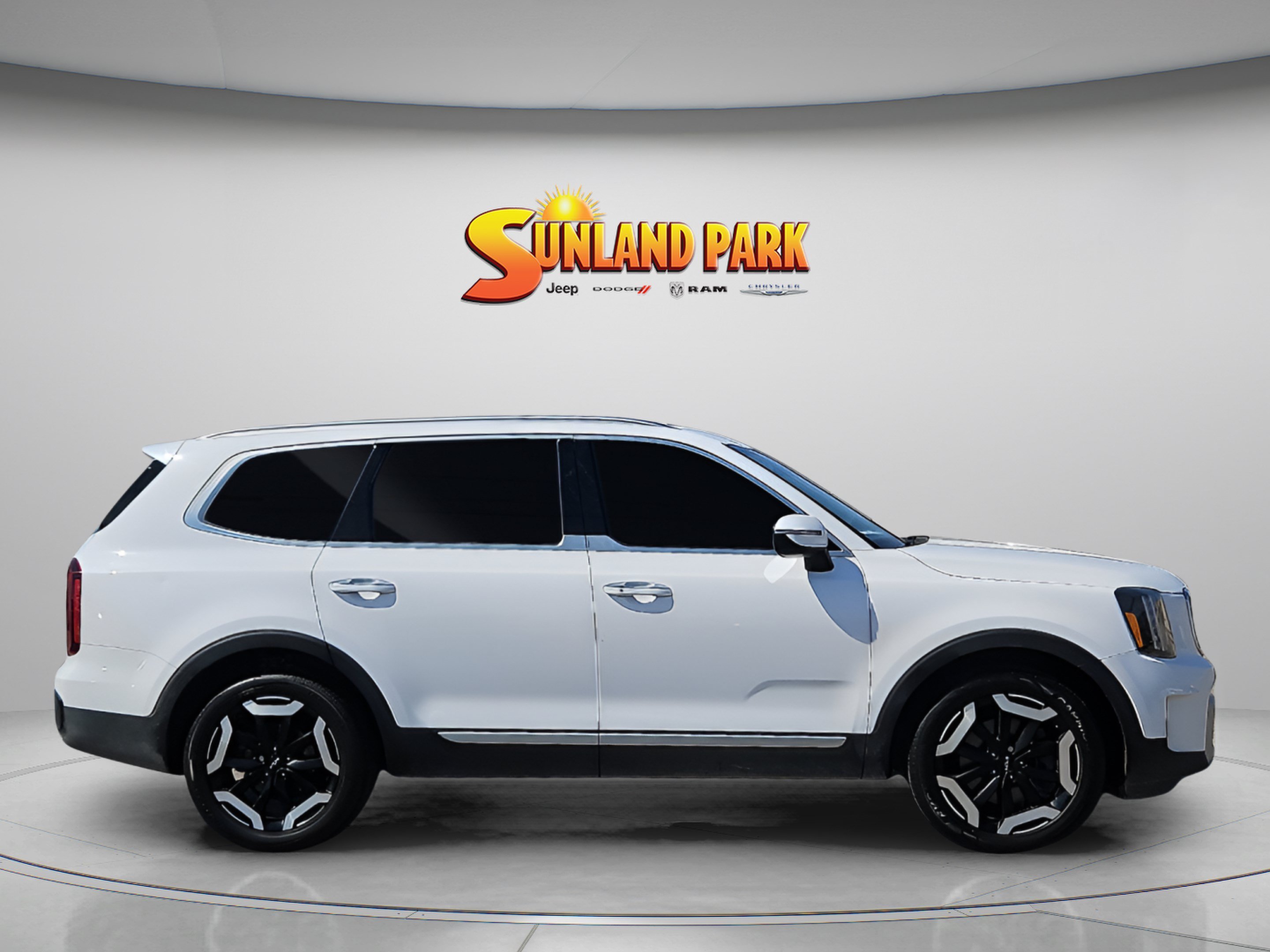 Used 2024 Glacial White Pearl Kia S image 6