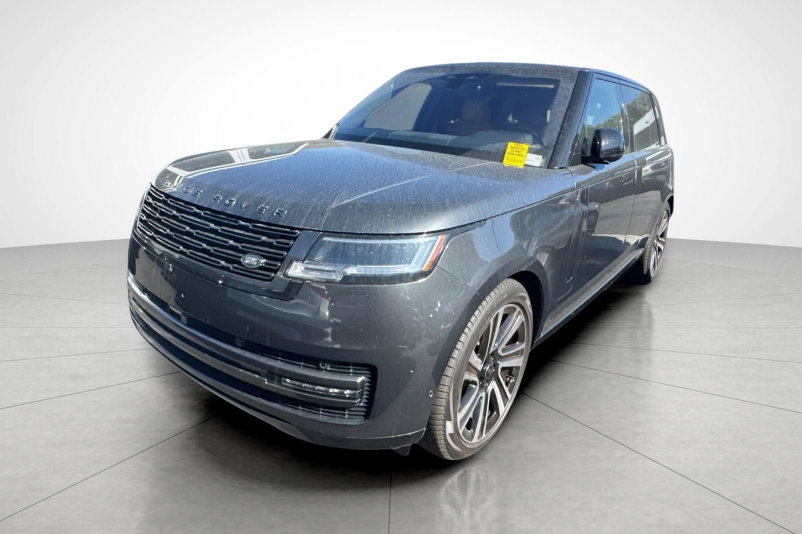 Used 2023  Land Rover SE image 2
