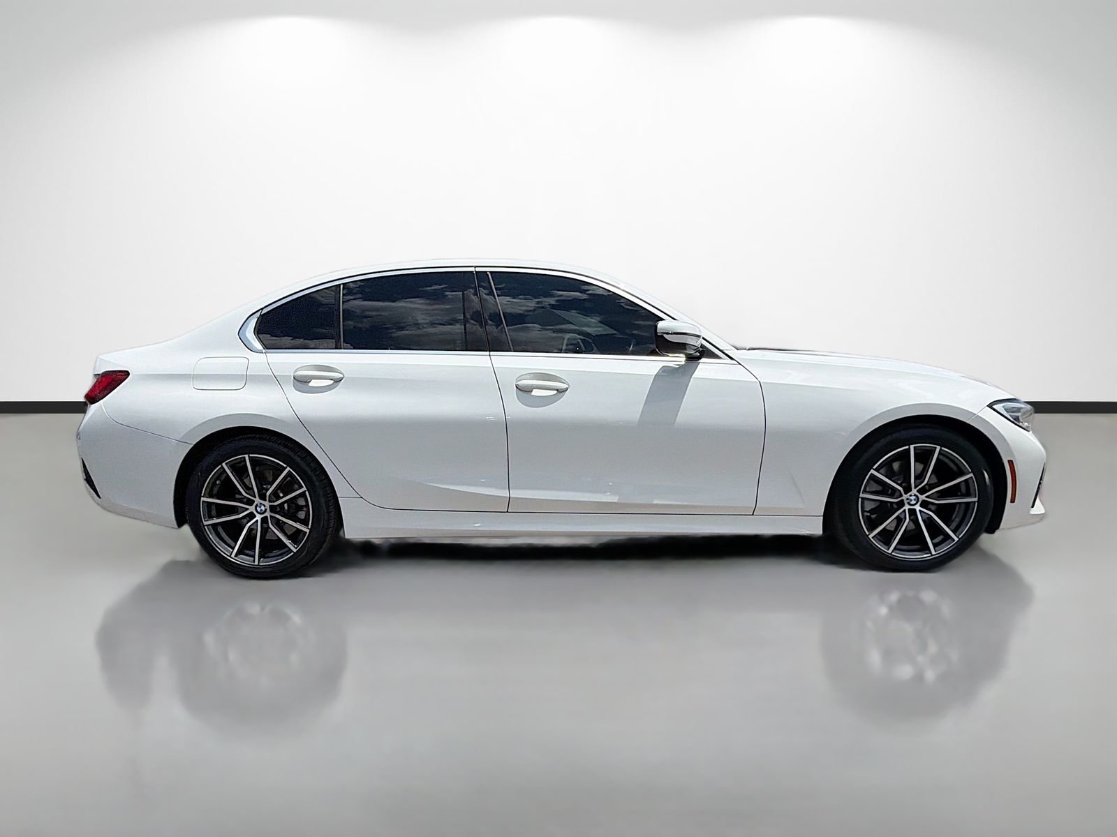 Used 2019 White BMW 330i image 2