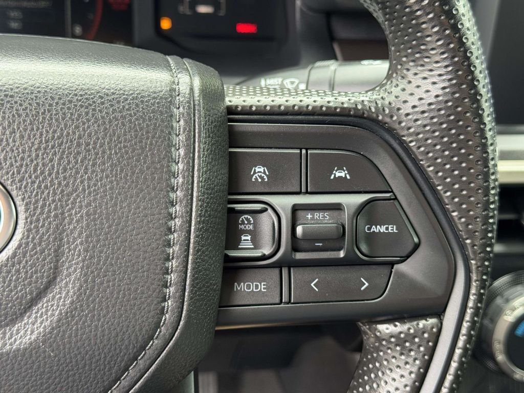 Used 2025  Toyota SR5 image 12
