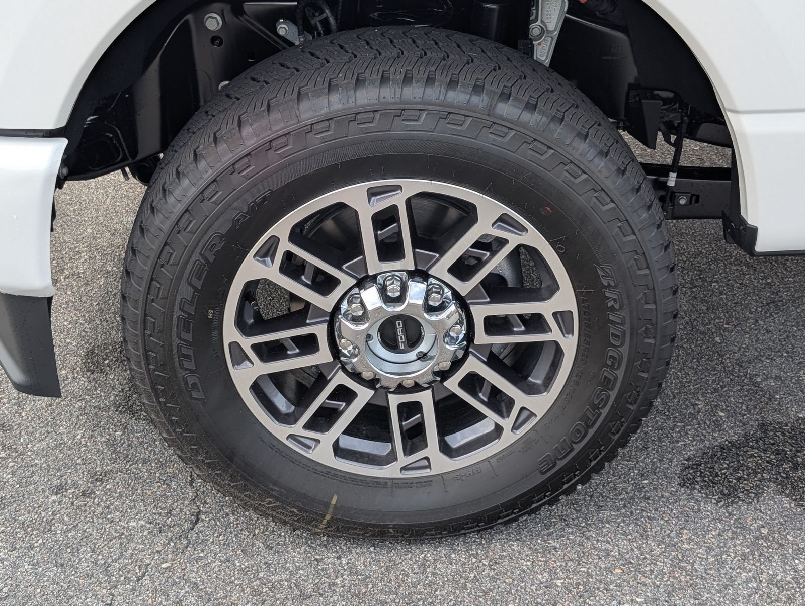 New 2026 Star White Metallic Tri-Coat Ford Platinum image 13