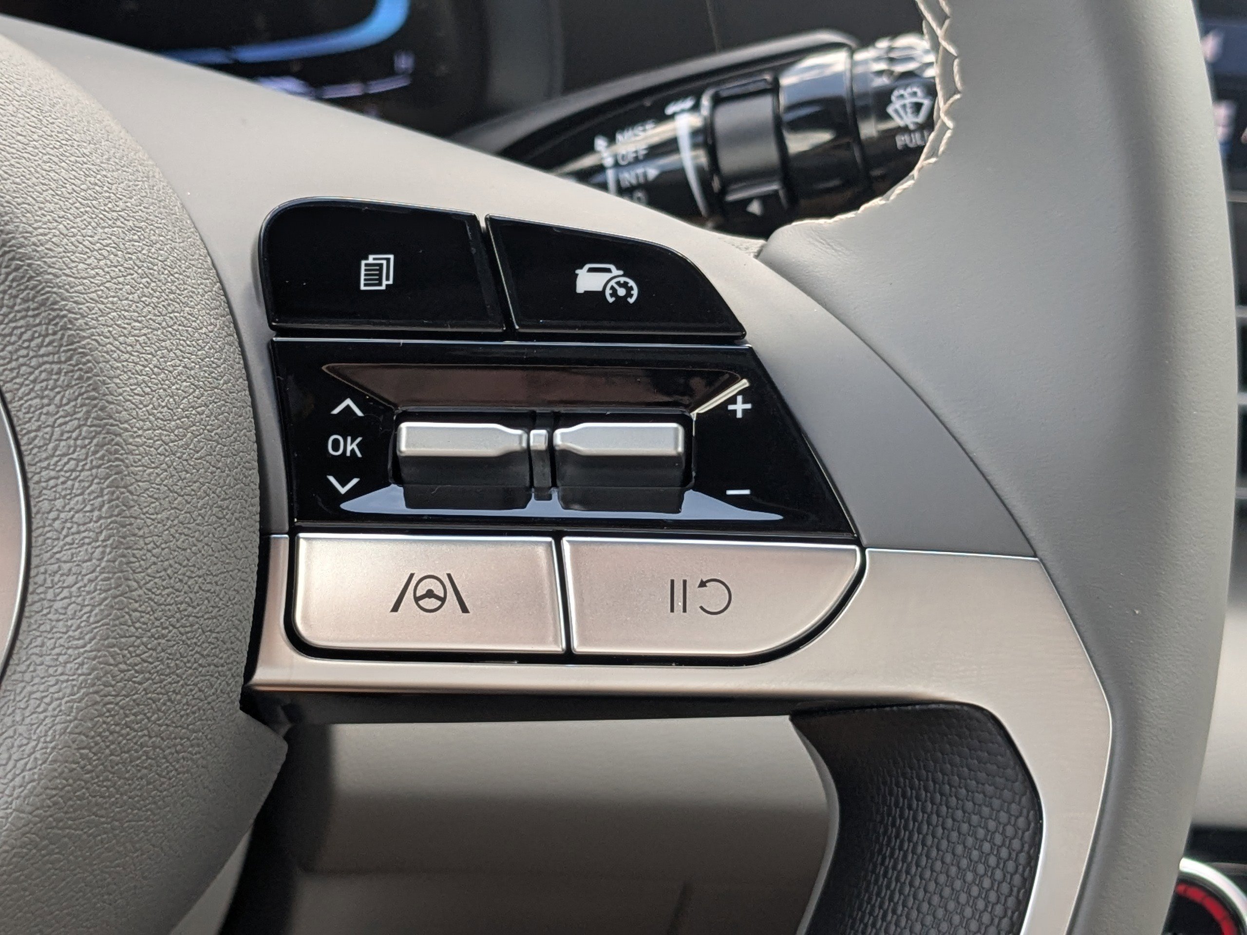 New 2025 Fluid Metal Hyundai SEL Sport image 26