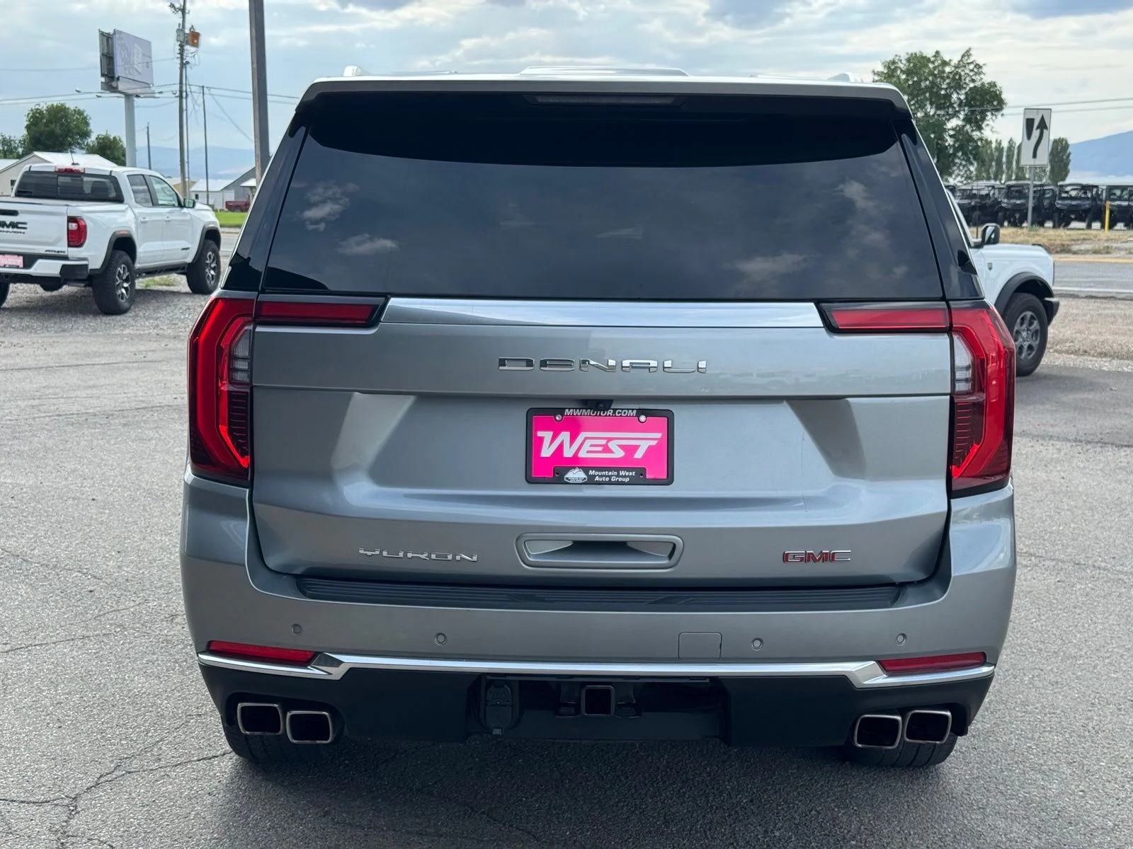 Used 2025 Silver GMC Denali image 7