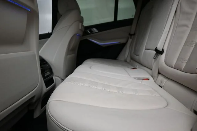Used 2020 Black BMW sDrive40i image 18
