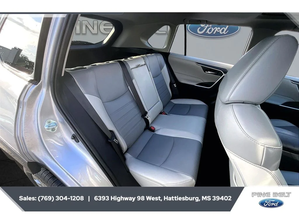 Used 2023 Silver Sky Metallic Toyota XLE Premium image 20