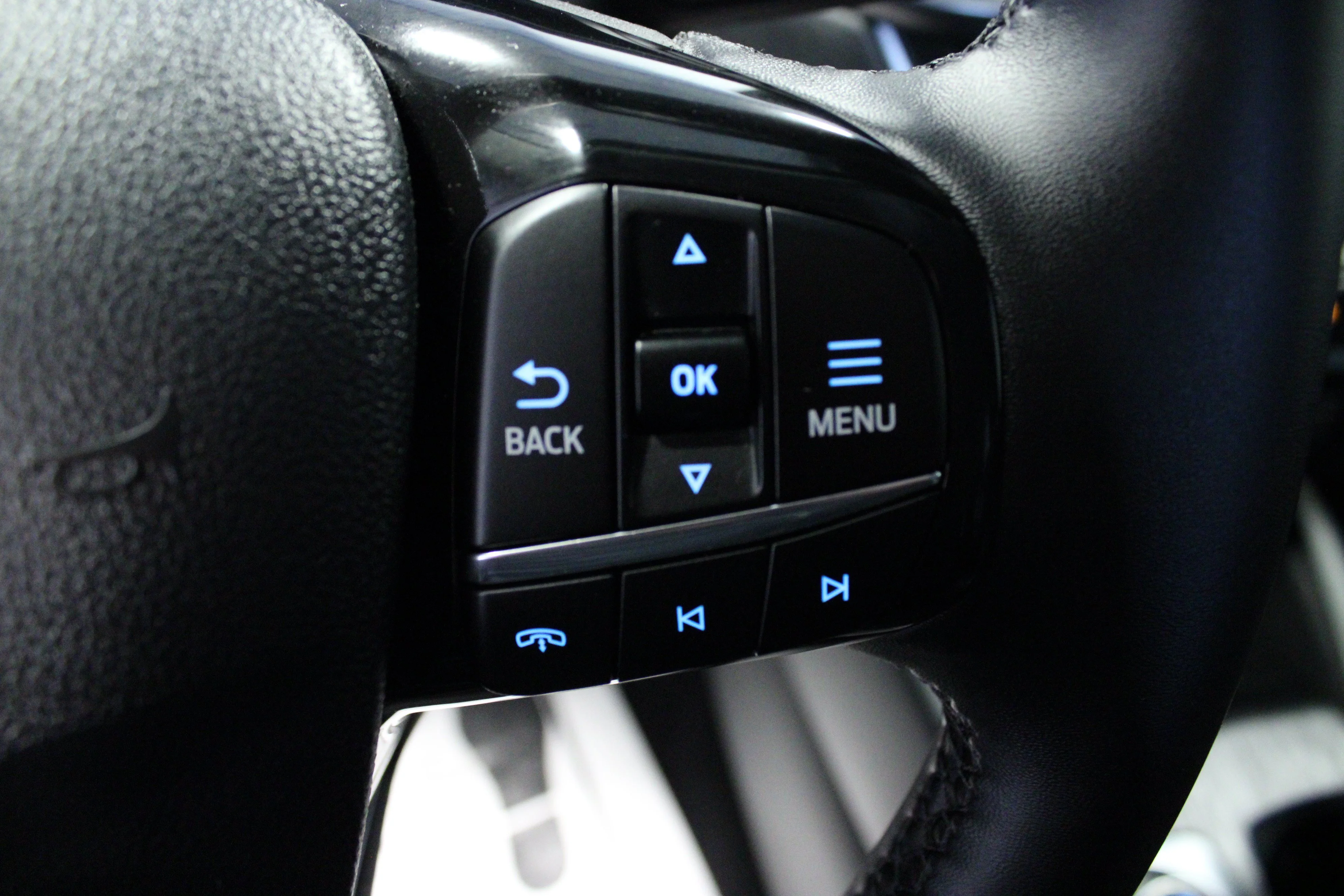 Used 2025 Gray Metallic Ford Base image 21