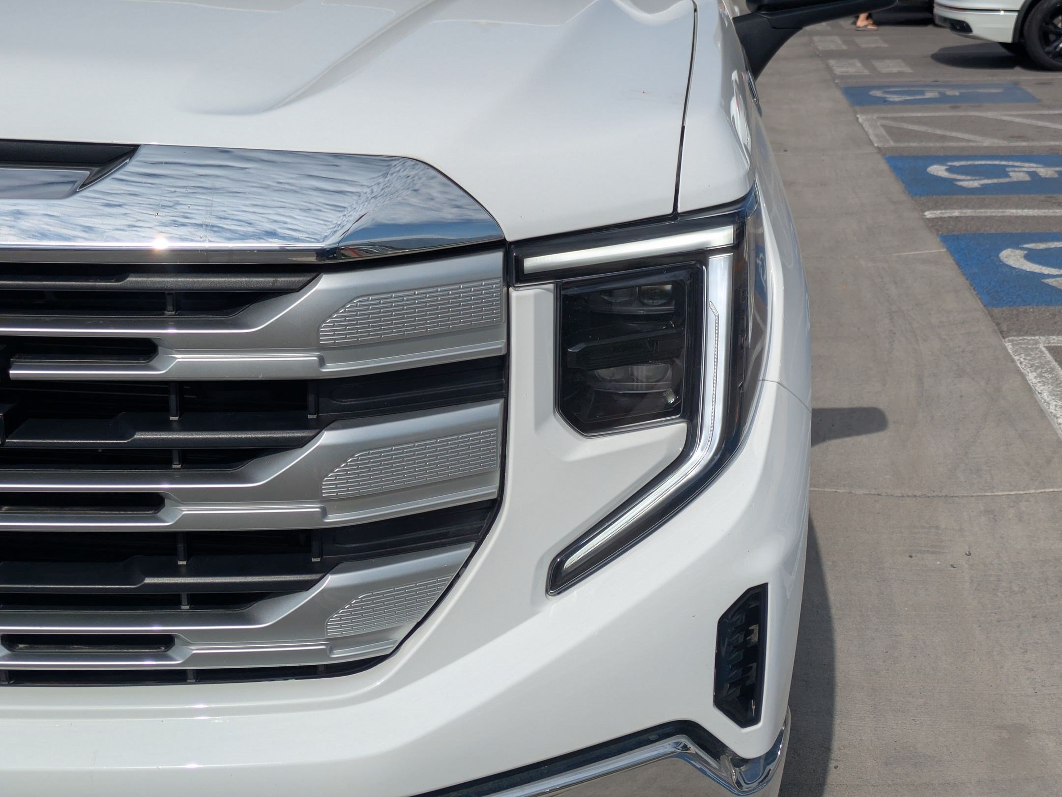 Used 2024 Summit White GMC SLE image 11