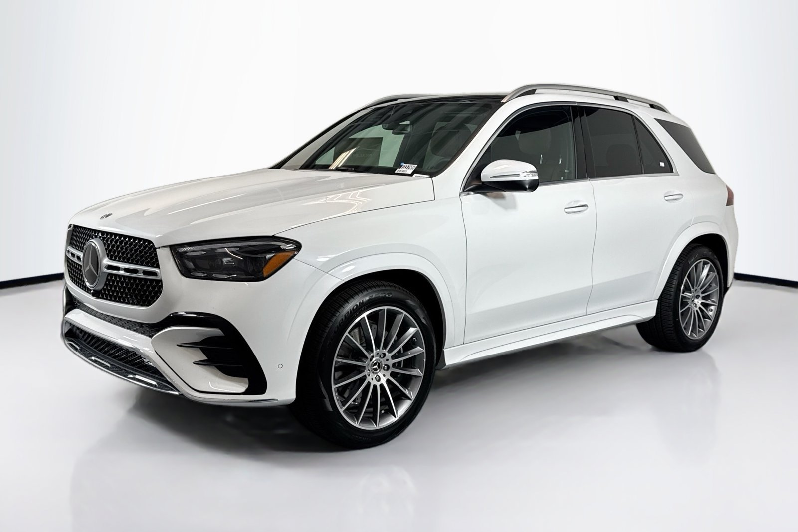 New 2026 MANUFAKTUR Moonlight White Metallic Mercedes-Benz GLE 450 image 1