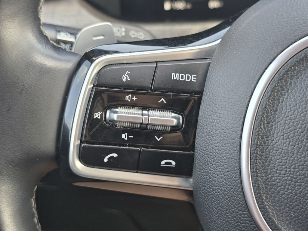 Used 2023 White Kia X-Line SX Prestige image 32