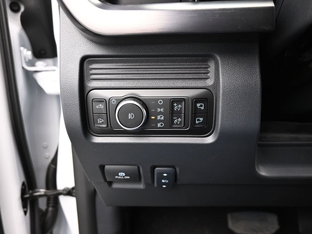 New 2026 Oxford White Ford Lariat image 13