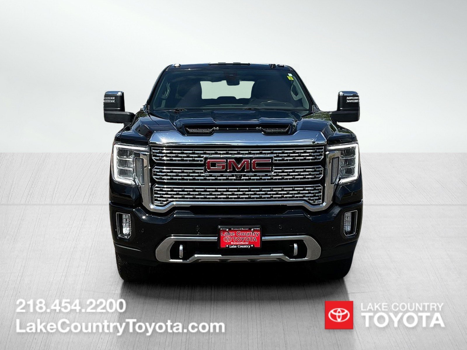 Used 2023  GMC Denali image 8
