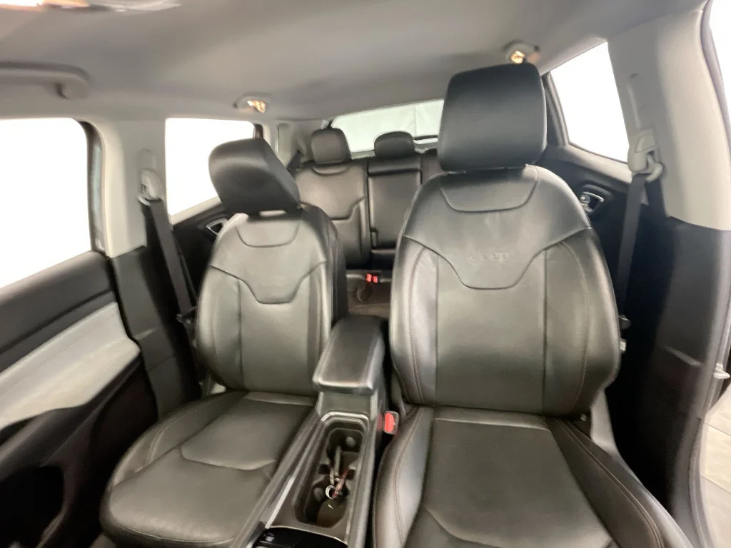 Used 2022 Granite Crystal Metallic Clear Coat Jeep Latitude Lux image 19