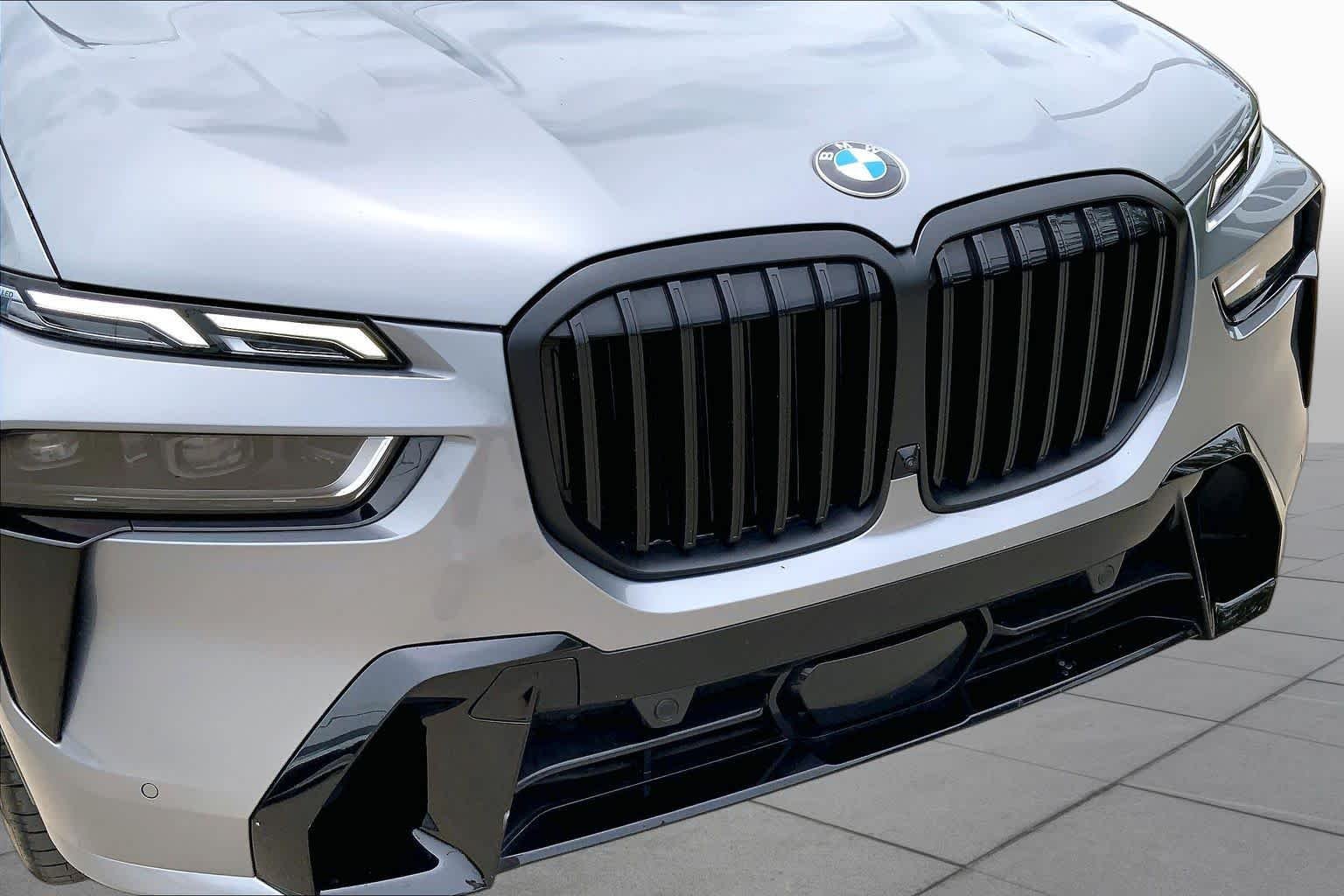 Used 2025 Skyscraper Grey Metallic BMW xDrive40i image 28
