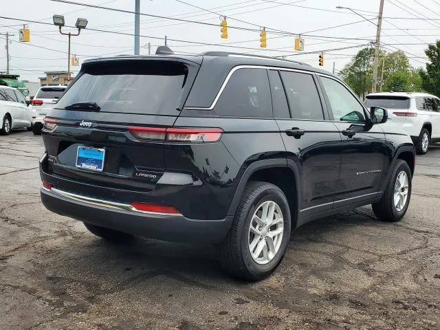 Used 2023 Diamond Black Crystal Pearlcoat Jeep Laredo X image 3
