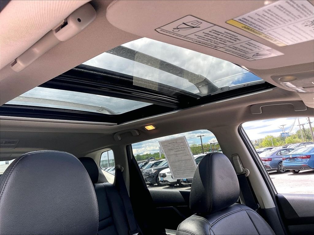 Used 2019 Gun Metallic Nissan SL image 21
