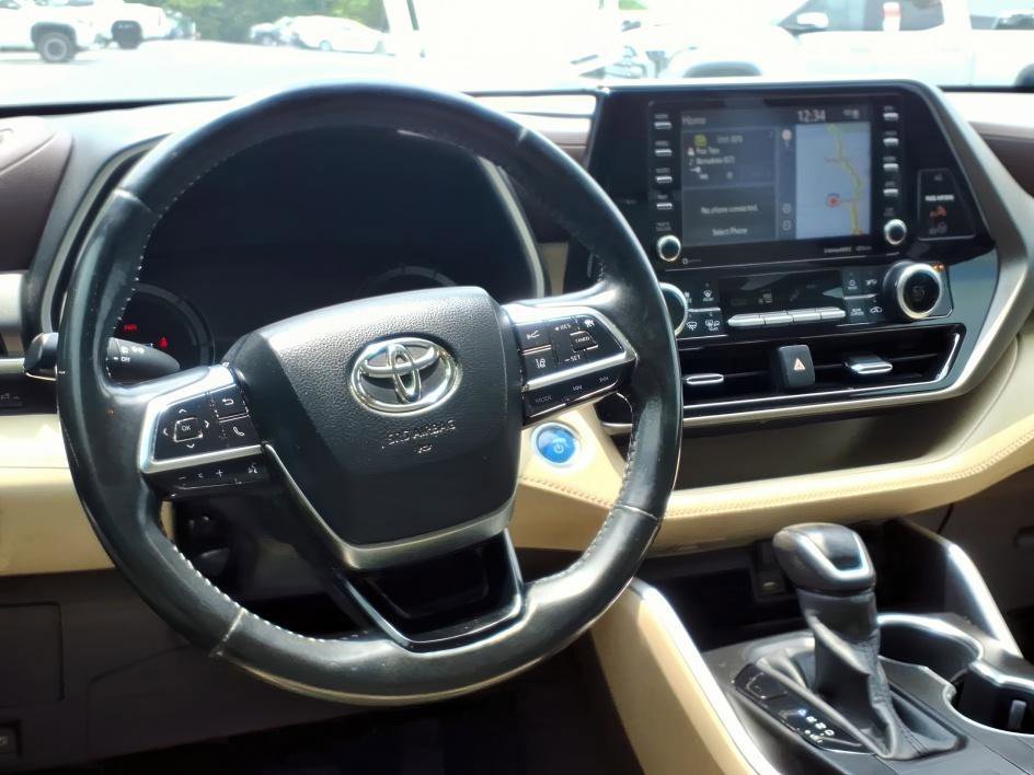 Used 2020 Midnight Black Metallic Toyota Hybrid XLE image 12