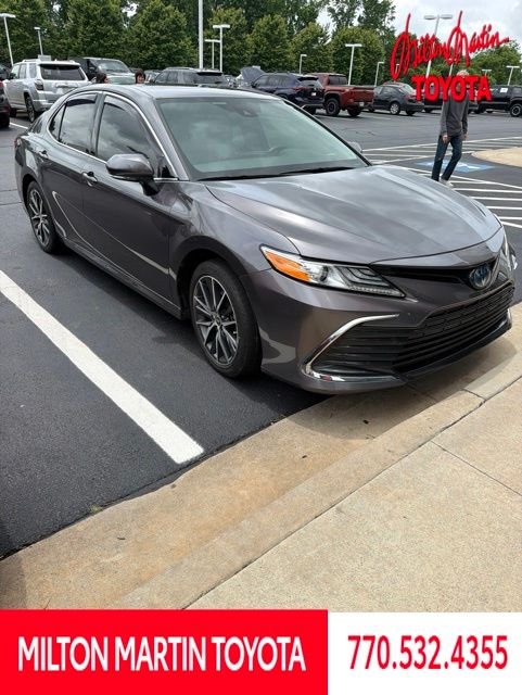 2023 Toyota Camry XLE Hybrid's photo