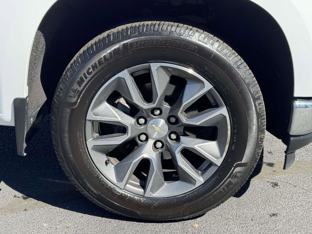 Used 2019 White Chevrolet LT image 27