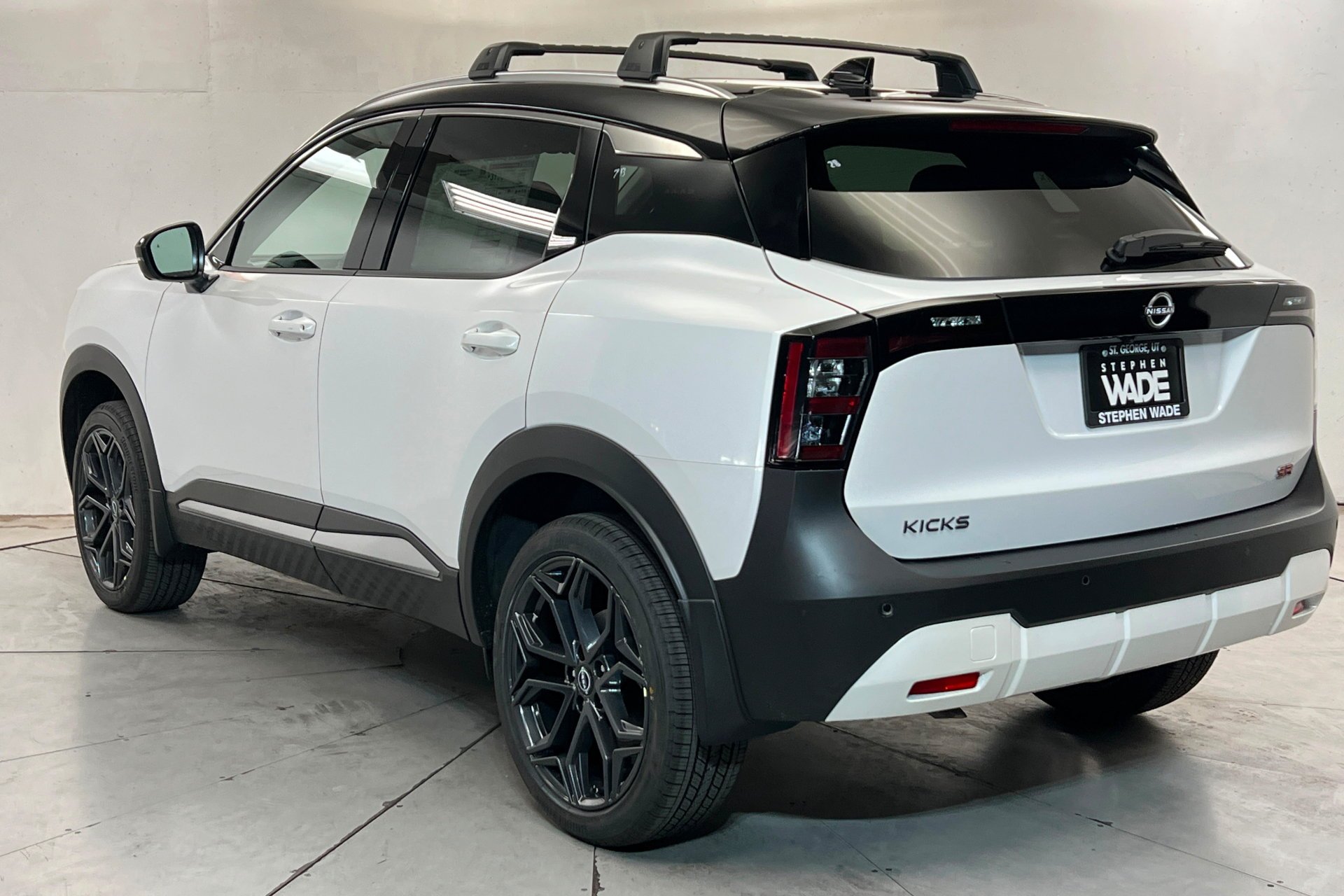 New 2026 Aspen White TriCoat / Super Black Two-tone Nissan SR image 3