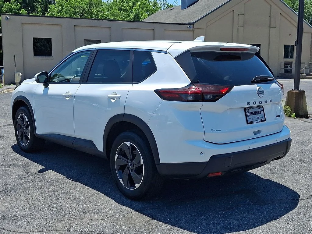 Used 2025 White Nissan SV image 4