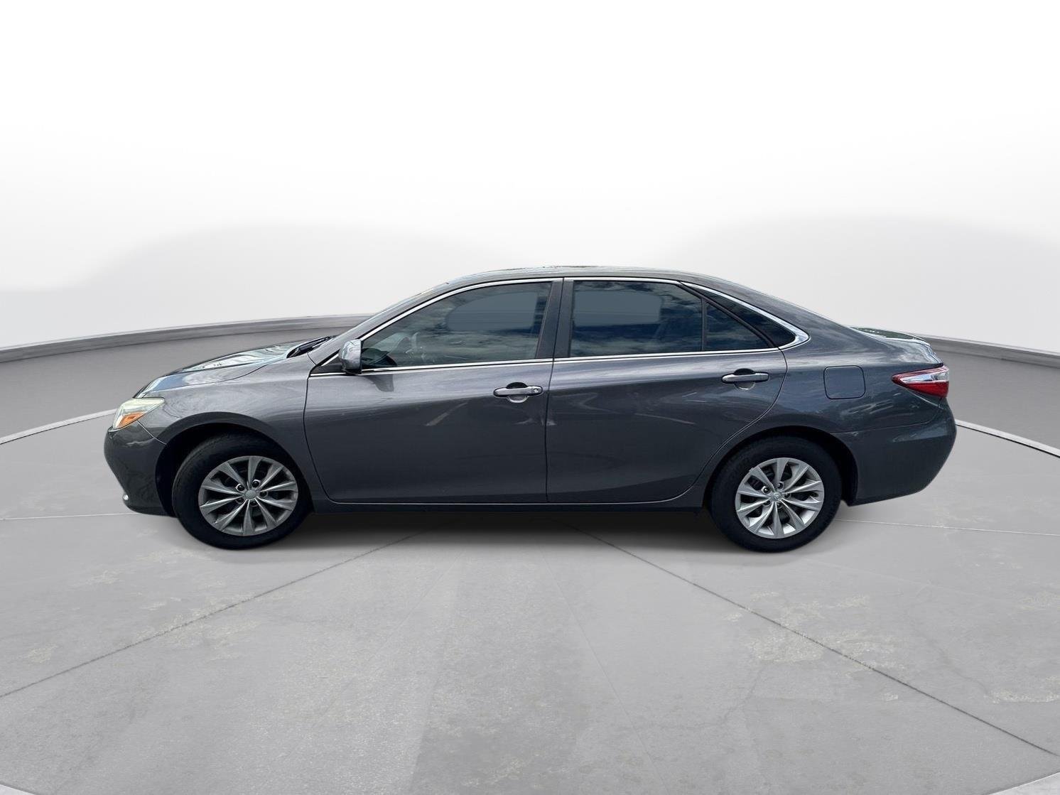 Used 2016 Predawn Gray Mica Toyota LE image 9