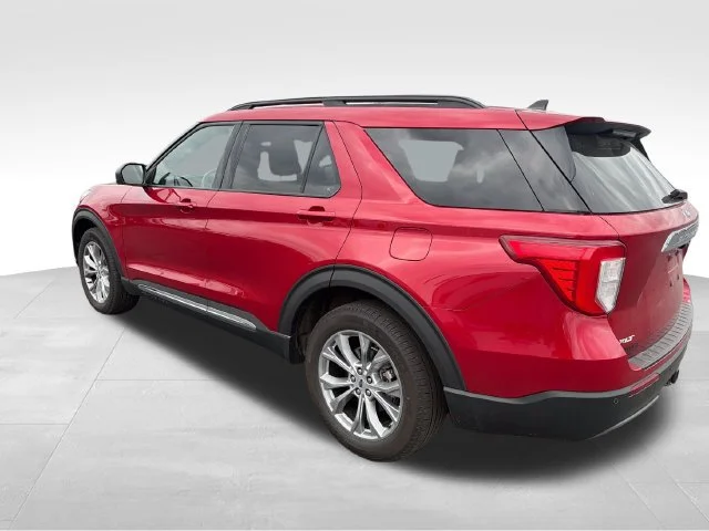 Used 2023 Red Ford XLT image 3