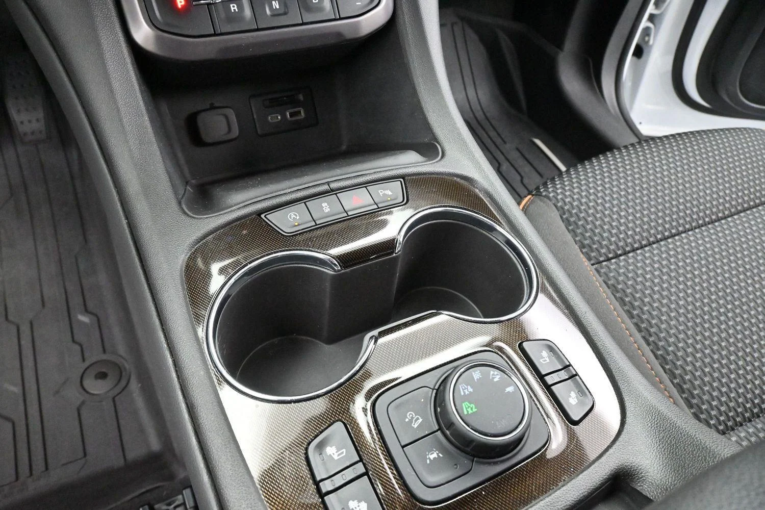 Used 2023 Summit White GMC AT4 image 19