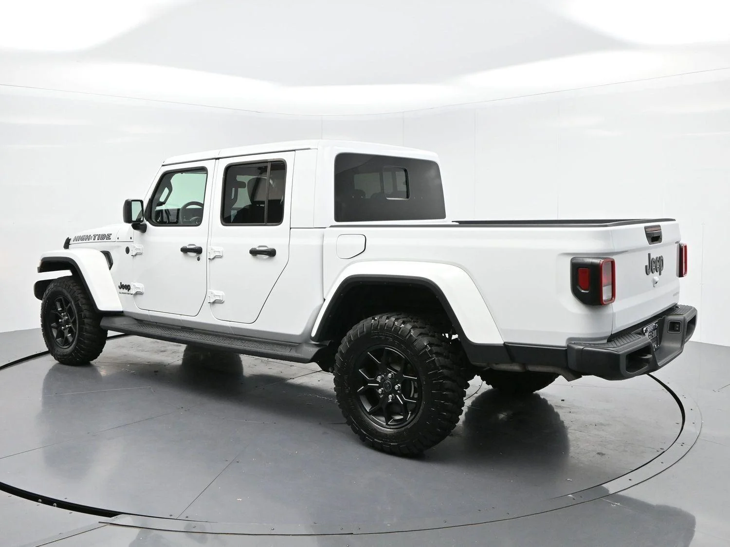 Used 2025 White Jeep High Tide image 5