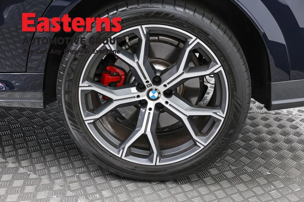 Used 2025 Black BMW M60i image 35