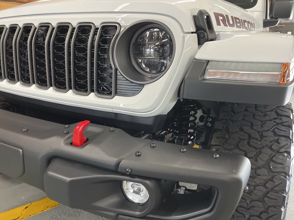 New 2026 Bright White Clear-Coat Exterior Paint Jeep Rubicon X image 10
