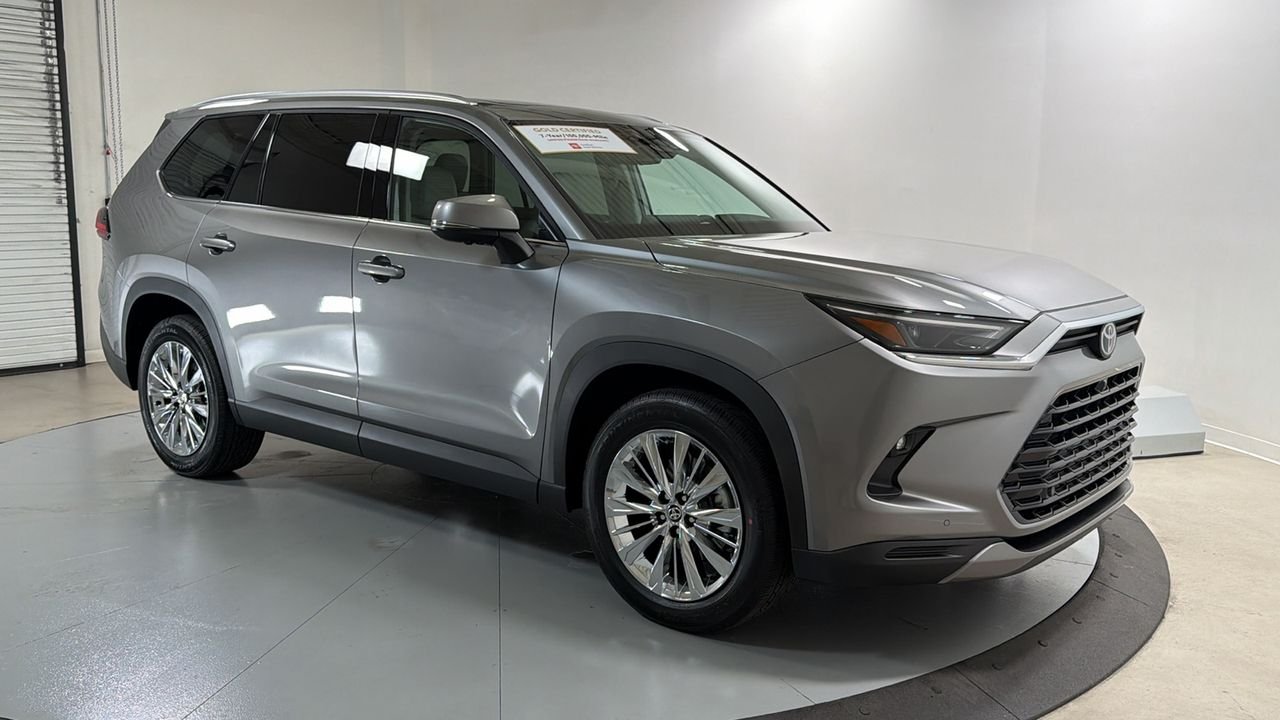 Certified Used 2026  Toyota Platinum image 25