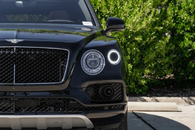 Used 2019 Black Crystal over Cricket Ball Bentley V8 image 72