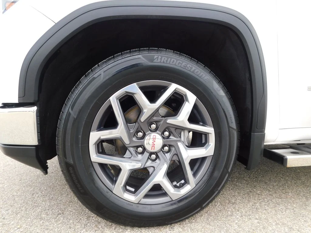 Used 2023 White GMC SLT image 15