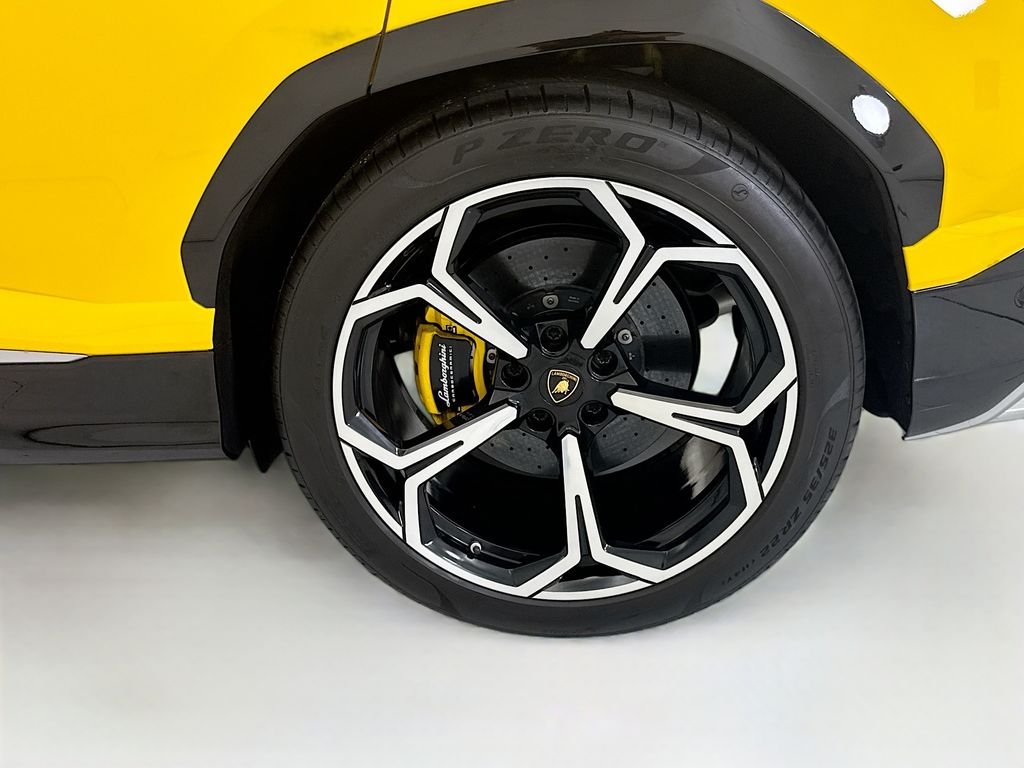 Used 2019 Black Lamborghini Base image 30